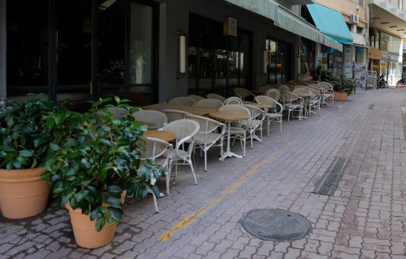 Χειροπέδες σε πέντε άτομα για παράνομη λειτουργία καταστημάτων την Πέμπτη