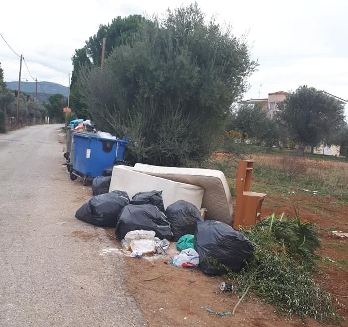 ΜΑΛΑΚΩΝΤΑΣ ΕΡΕΤΡΙΑ: Μόνιμος σκουπιδότοπος δίπλα σε σπίτια