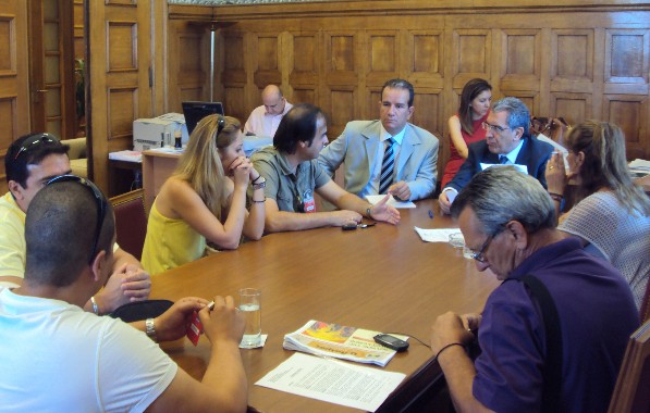 Μίλησαν με Καπερνάρο και Μακαρίου στη Βουλή