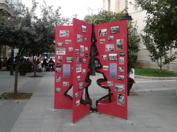 ΧΑΛΚΙΔΑ: Πρωτότυπο Χριστουγεννιάτικο δένδρο από τους αρχιτέκτονες της Εύβοιας