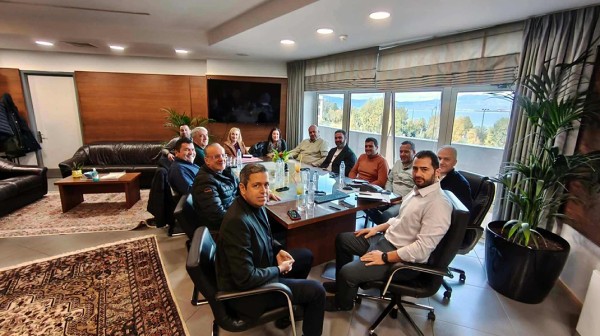 ΜΑΡΙΝΑ ΡΟΒΙΕΣ: Πολίτες και αιρετοί συνάντησαν τον Φάνη Σπανό