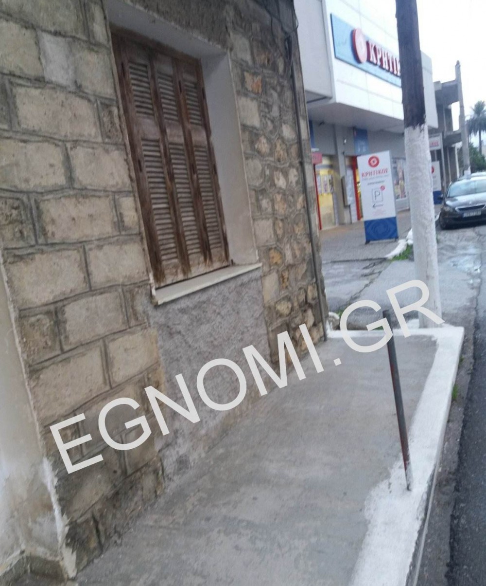 ΑΜΑΡΥΝΘΟΣ: Αντρας έπεσε νεκρός έξω από το σούπερ μάρκετ Κρητικός