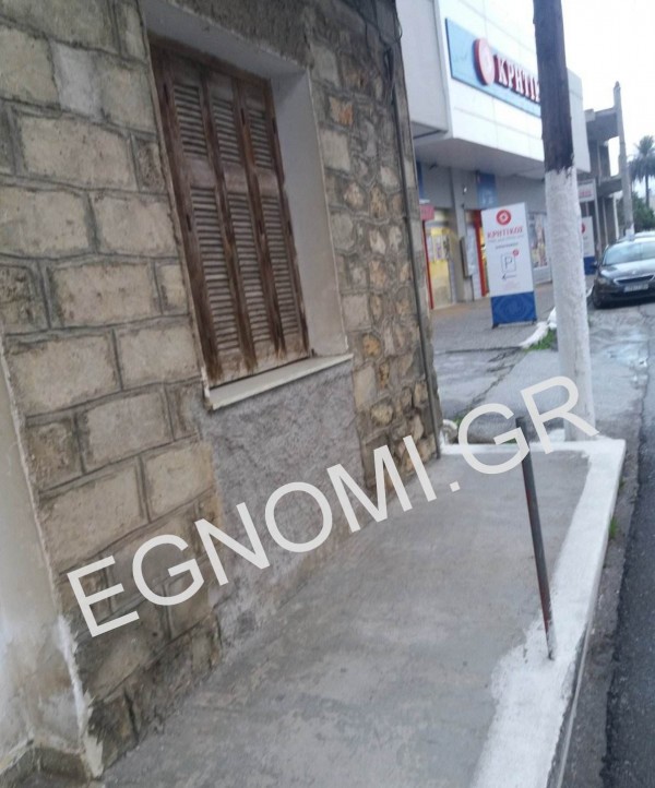 ΑΜΑΡΥΝΘΟΣ: Αντρας έπεσε νεκρός έξω από το σούπερ μάρκετ Κρητικός