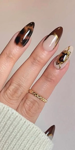 BROWN NAILS: Μ' αυτό το manicure θα ξεχωρίζεις το φθινόπωρο!