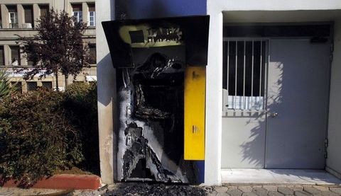 Ανατίναξαν ΑΤΜ και πήραν 100.000 ευρώ