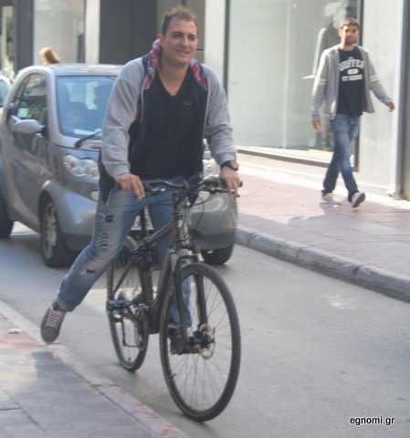 Ο Διονύσης προτιμάει το ποδήλατο