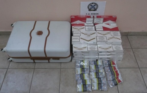 Κουβαλούσε λαθραίο καπνό και τσιγάρα σε βαλίτσα 37χρονος