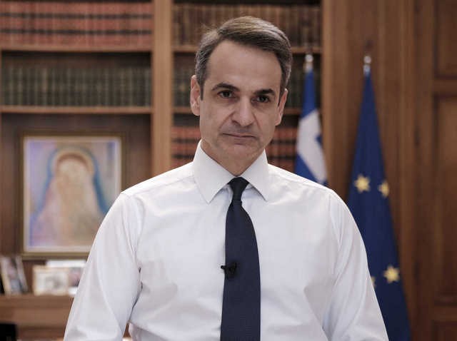 Μητσοτάκης: Τσικνοπέμπτη μόνο με την οικογένειά μας