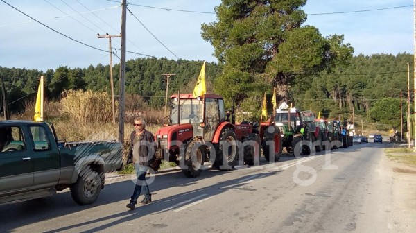 Ξεκίνησε το κομβόι των τρακτέρ για Χαλκίδα