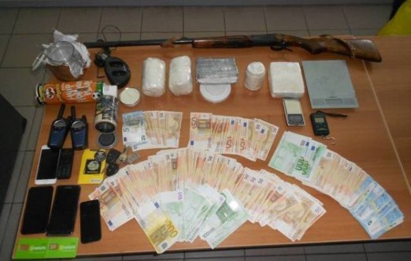 Διακινούσε κοκαΐνη κρυμμένη στα πατατάκια του ανήλικου γιου του