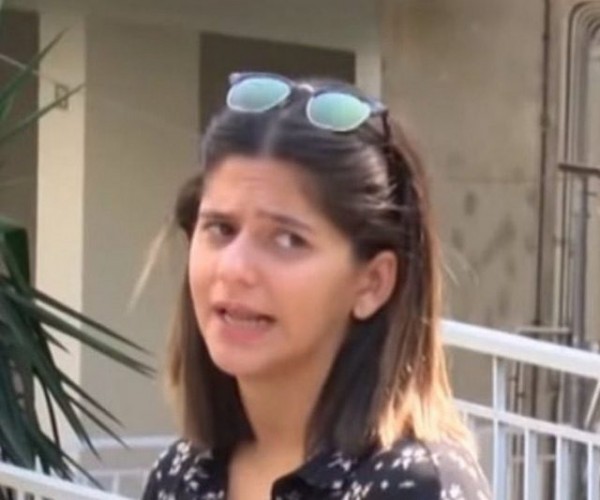 Η στιγμή που ληστής κλέβει το αμάξι 25χρονης και τη σέρνει φεύγοντας (VIDEO)