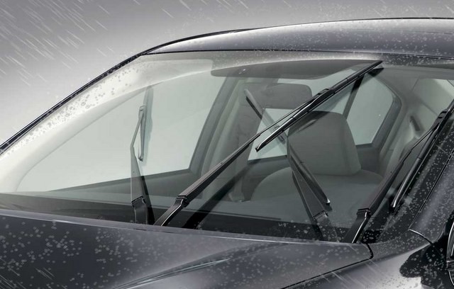 ΔΡΟΣΙΑ ΧΑΛΚΙΔΑΣ: Τσιγγάνοι σπάνε τους υαλοκαθαριστήρες αυτοκινήτων