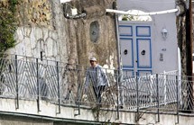 Η Μέρκελ πέφτει από τη γέφυρα