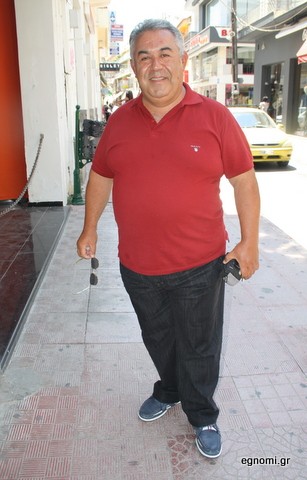 Της αεροπορίας ο μπαμπάς, του ναυτικού ο γιος