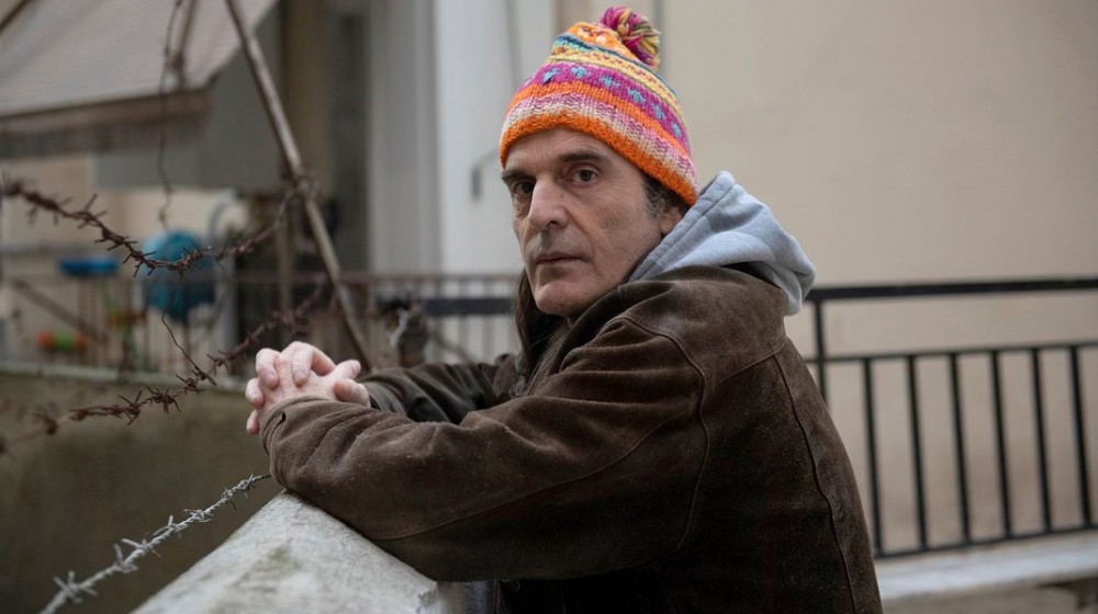 ΓΙΩΡΓΟΣ ΤΟΛΙΟΣ: Πέθανε ο ντράμερ του συγκροτήματος Τρύπες (VIDEO)