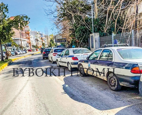 ΧΑΛΚΙΔΑ: Παράνομη στάθμευση για τα αυτοκίνητα της αστυνομίας
