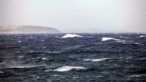 ΒΟΡΕΙΑ ΕΥΒΟΙΑ: Αλιευτικό σκάφος έμεινε ακυβέρνητο σε φουρτούνα στην περιοχή των Γιάλτρων