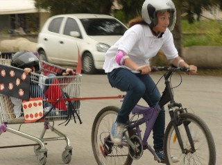 Αγώνες με πρωτότυπα άρματα στη Χαλκίδα