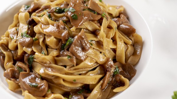 Ζυμαρικά με σπανάκι και μανιτάρια