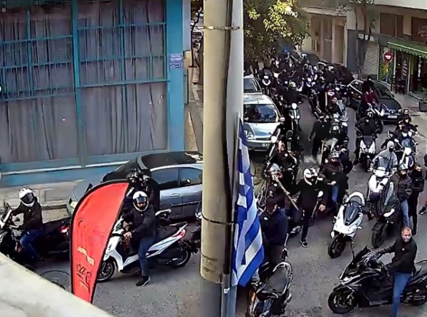 ΒΙΝΤΕΟ-ντοκουμέντο από την οπαδική επίθεση στον Κολωνό με 2 τραυματίες