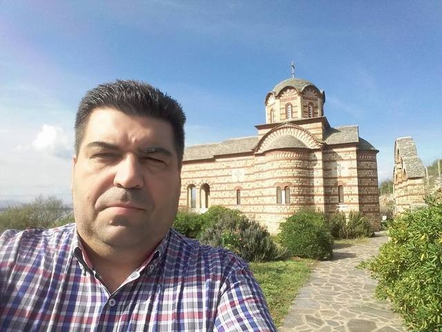 O Ενωσίτης Γιάννης Παπαθανασίου ευχαριστεί τον ...αλλόθρησκο Βαγγέλη Πικραμένο