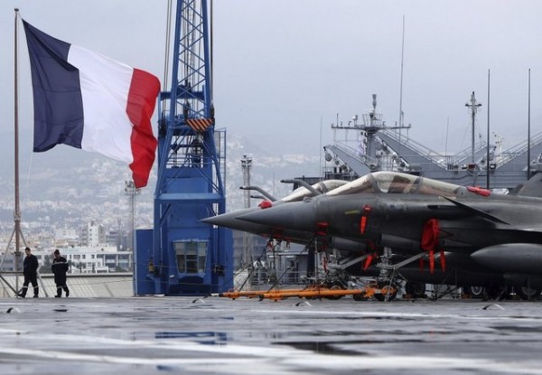 Μήνυμα σε Αγκυρα από Μακρόν: Δύο γαλλικά πολεμικά αεροσκάφη Rafale στην Κρήτη