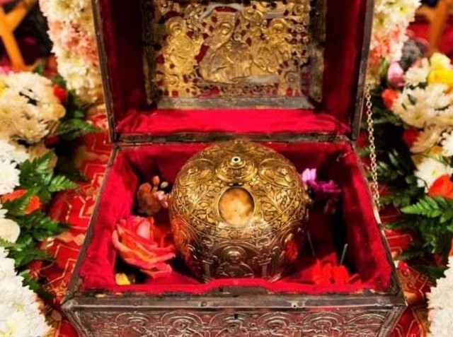 ΚΑΤΩ ΣΤΕΝΗ ΕΥΒΟΙΑΣ: Η Τιμία Κάρα της Αγίας Παρασκευής στο ναό της Αγίας Τριάδας