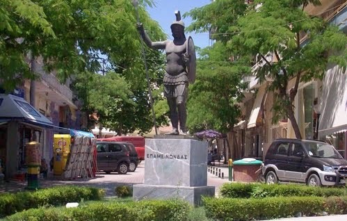 Τετράωρη στάση εργασίας και κατάληψη της ΔΟΥ Θηβών