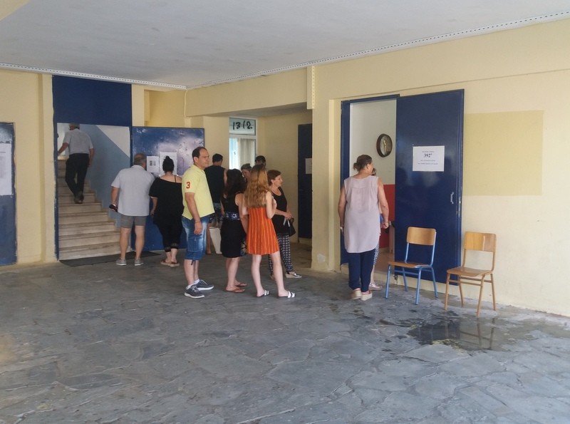 1ο ΛΥΚΕΙΟ ΧΑΛΚΙΔΑΣ: Ηρθε το ... κύμα μετά την εκκλησία