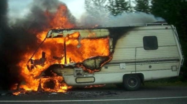 ΔΗΜΟΣ ΧΑΛΚΙΔΕΩΝ: Φωτιά σε τροχόσπιτο το μεσημέρι της Κυριακής