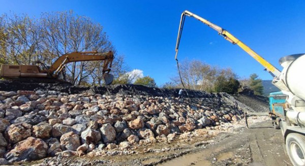 Καθαρισμός ρεμάτων στον Δήμο Κύμης - Αλιβερίου