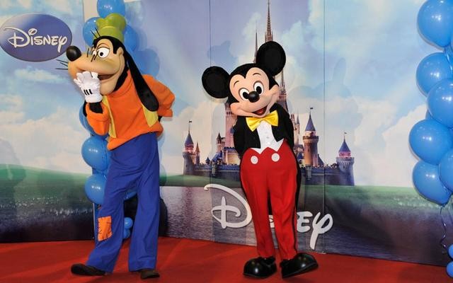 Ψάχνουν Έλληνες ...Γκούφυ και Μίκυ