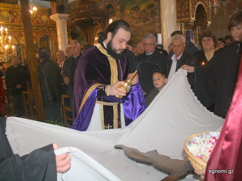 Με κατάνυξη η αποκαθήλωση στον ιερό ναό Αγίου Ιωάννη Χαλκίδας