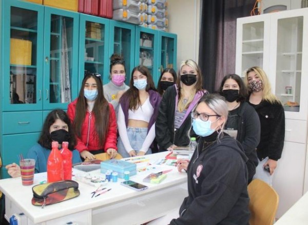 ΧΑΛΚΙΔΑ: Οι μαθητές του 2ου Λυκείου Χαλκίδας κατασκευάζουν χριστουγεννιάτικα στολίδια με καταπληκτικό στόχο