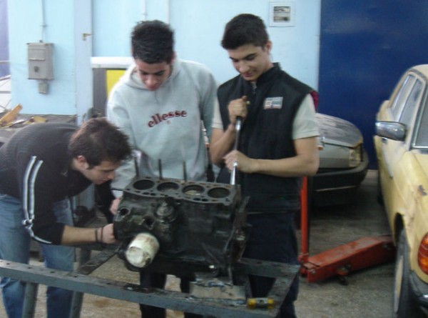 Τέσσερις θέσεις τεχνικού οχημάτων στο ΕΠΑΛ Αλιβερίου