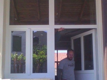 Καινούργια κουφώματα στο Δημοτικό Σχολείο Γιάλτρων