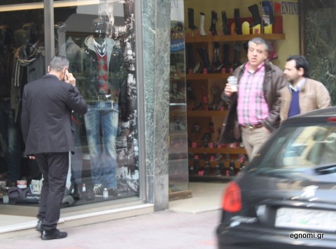 Με τον καφέ στο χέρι ο Διαμάντης