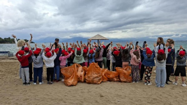 ΧΑΛΚΙΔΑ: Δράση καθαρισμού από μικρούς μαθητές στην παραλία Ροδιές Κανήθου