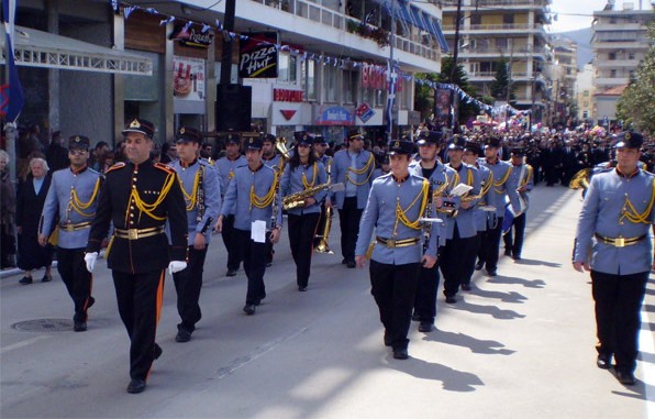 ΧΑΛΚΙΔΑ: Κάλαντα και χριστουγεννιάτικες μελωδίες από την Φιλαρμονική