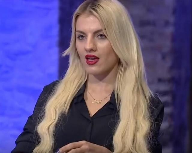 Η Ασημίνα του MasterChef ανέβασε φωτογραφία στο κρεβάτι φορώντας baby doll