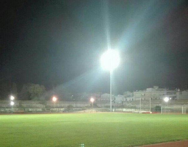 ΔΗΜΟΤΙΚΟ ΣΤΑΔΙΟ ΧΑΛΚΙΔΑΣ: Άναψαν οι προβολείς και δεν είναι ...πρωταπριλιά