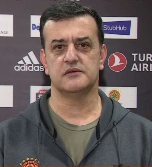 Ο Θανάσης Γιαπλές συνεχίζει κανονικά να φοράει τη φόρμα με τα έξι αστέρια
