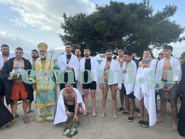 ΘΕΟΦΑΝΙΑ ΑΡΤΑΚΗ: Γέμισε η θάλασσα κολυμβητές!