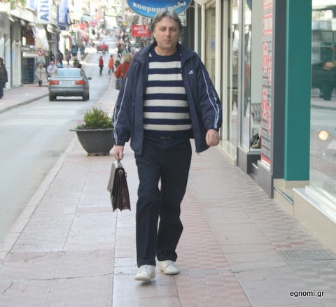 Στυλ επιχειρηματία ή καθηγητή έχει ο Κώστας