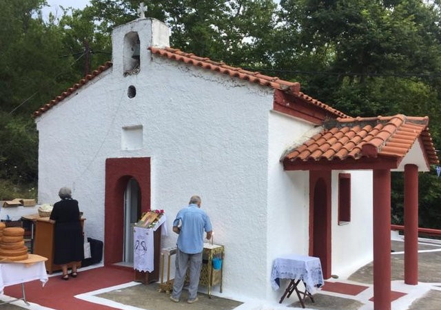 Σε γραφικό εξωκκλήσι στη Στενή ο Μητροπολίτης Χαλκίδας