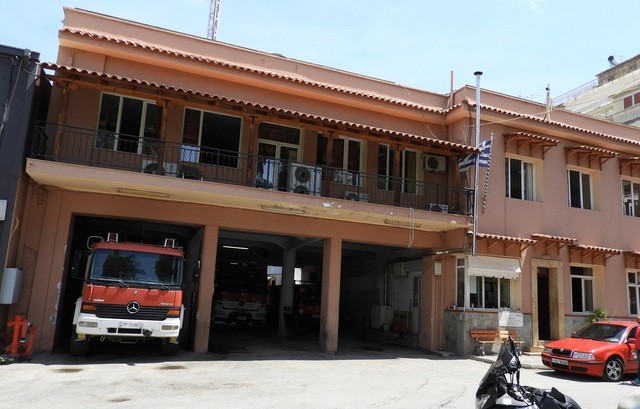 ΧΑΛΚΙΔΑ: Αυτοκίνητο συγκρούστηκε με όχημα της Πυροσβεστικής Υπηρεσίας