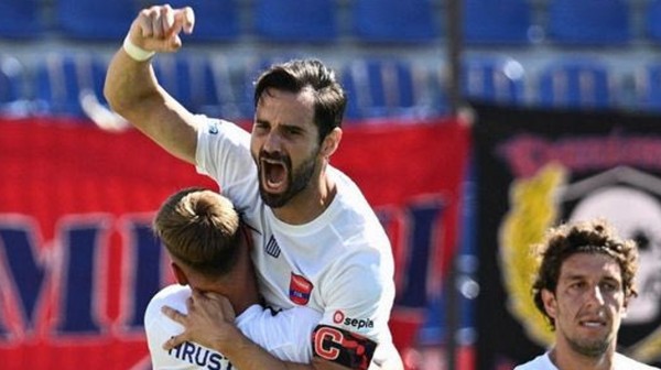 ΤΑΣΟΣ ΑΥΛΩΝΙΤΗΣ: Ο Χαλκιδέος του Πανιωνίου με τακουνάκι χάρισε τη νίκη στην ομάδα της Νέας Σμύρνης (VIDEO)