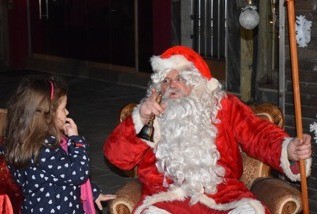 Λευκή νύχτα με τον Αη Βασίλη το Σαββατόβραδο στο Αλιβέρι