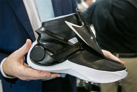 Παπούτσια που δένονται μόνα τους