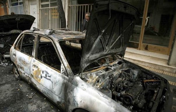 Εβαλαν γκαζάκι σε αυτοκίνητο στη Χαλκίδα